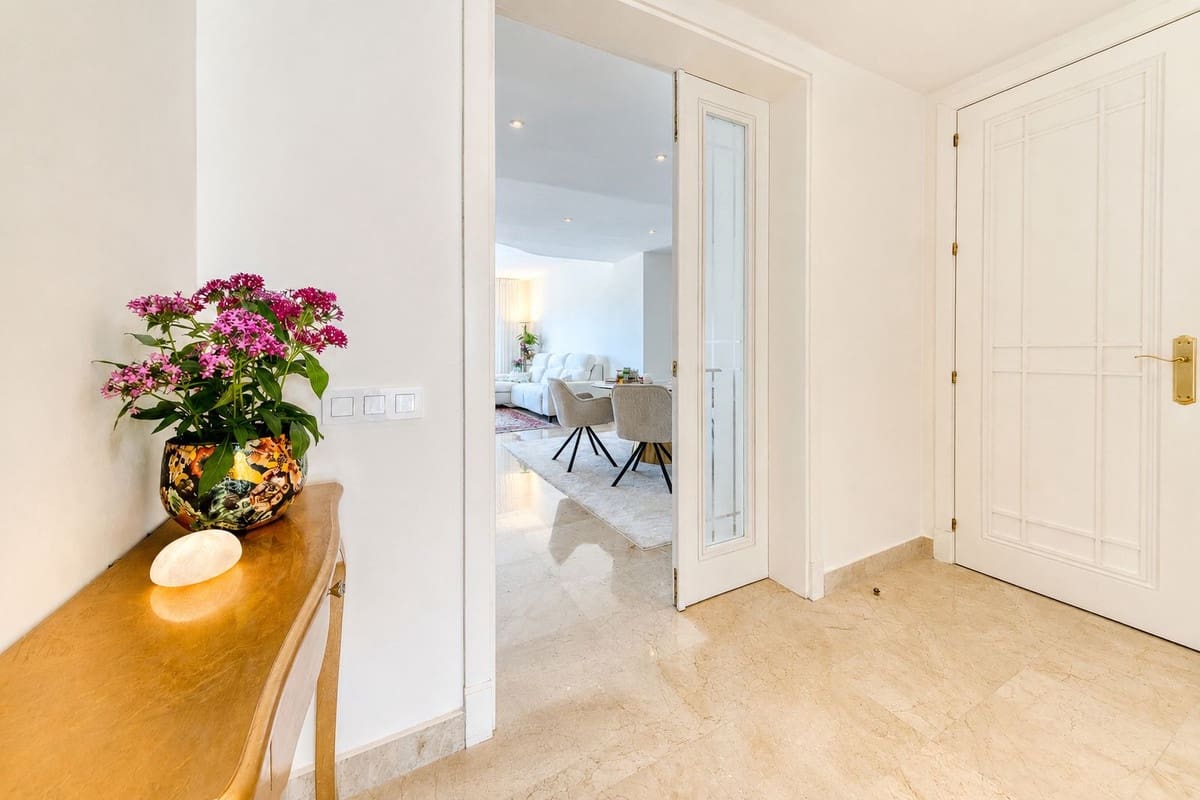 3 sypialnia Apartament na sprzedaż w La Cala Golf z basenem garażem - 750 000 € (Ref: 9932702)