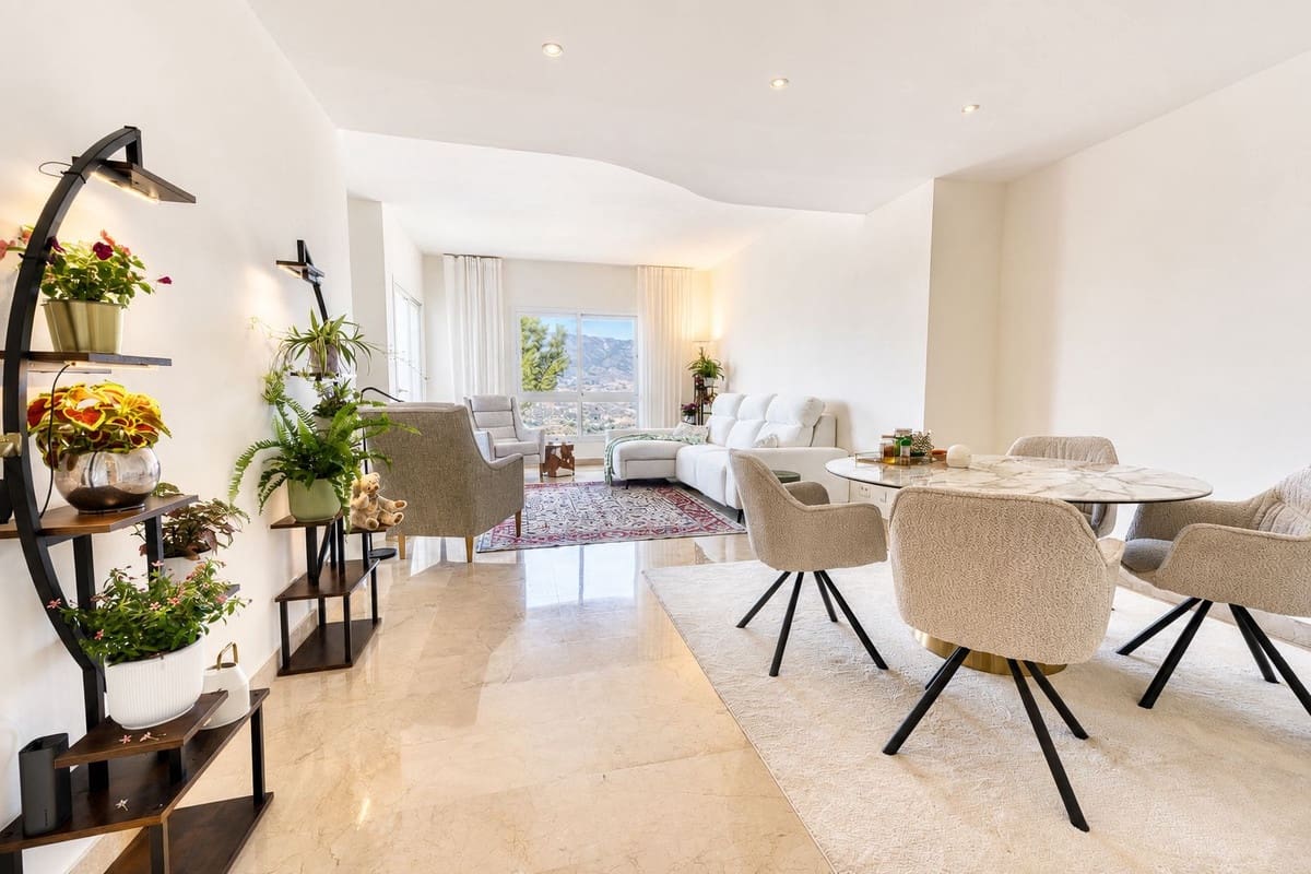 3 sypialnia Apartament na sprzedaż w La Cala Golf z basenem garażem - 750 000 € (Ref: 9932702)