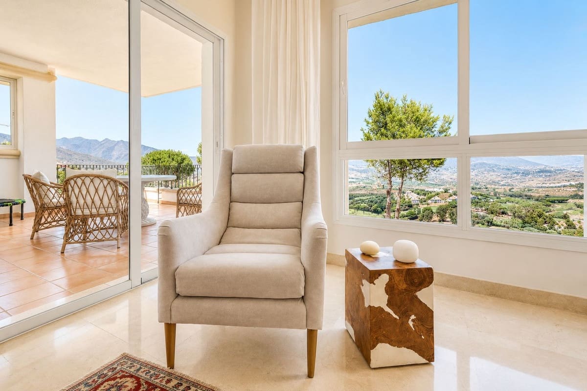3 sypialnia Apartament na sprzedaż w La Cala Golf z basenem garażem - 750 000 € (Ref: 9932702)