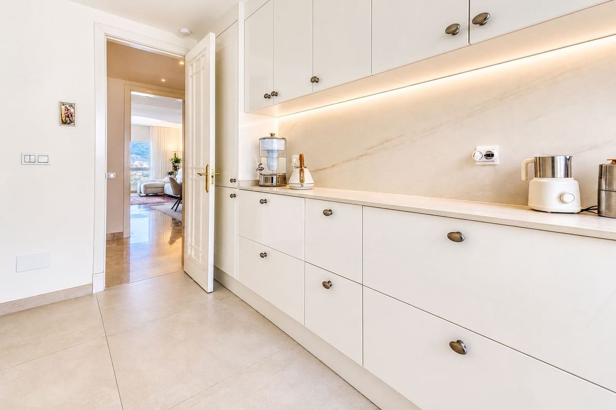 3 sypialnia Apartament na sprzedaż w La Cala Golf z basenem garażem - 750 000 € (Ref: 9932702)