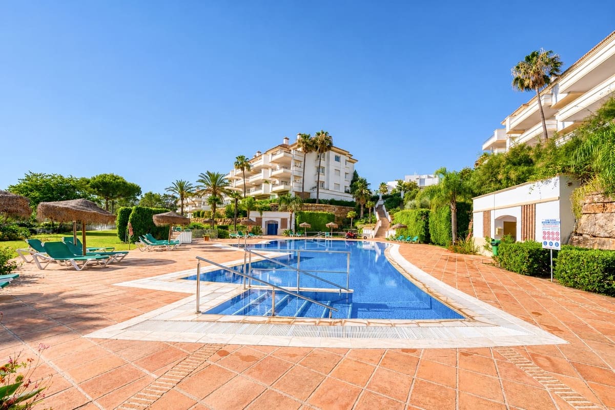 3 sypialnia Apartament na sprzedaż w La Cala Golf z basenem garażem - 750 000 € (Ref: 9932702)