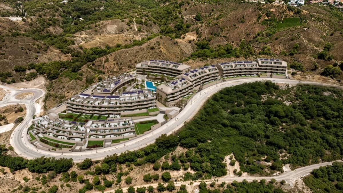 2 bedroom Apartment for sale in Fuengirola with pool garage - € 499,000 (Ref: 9944529)