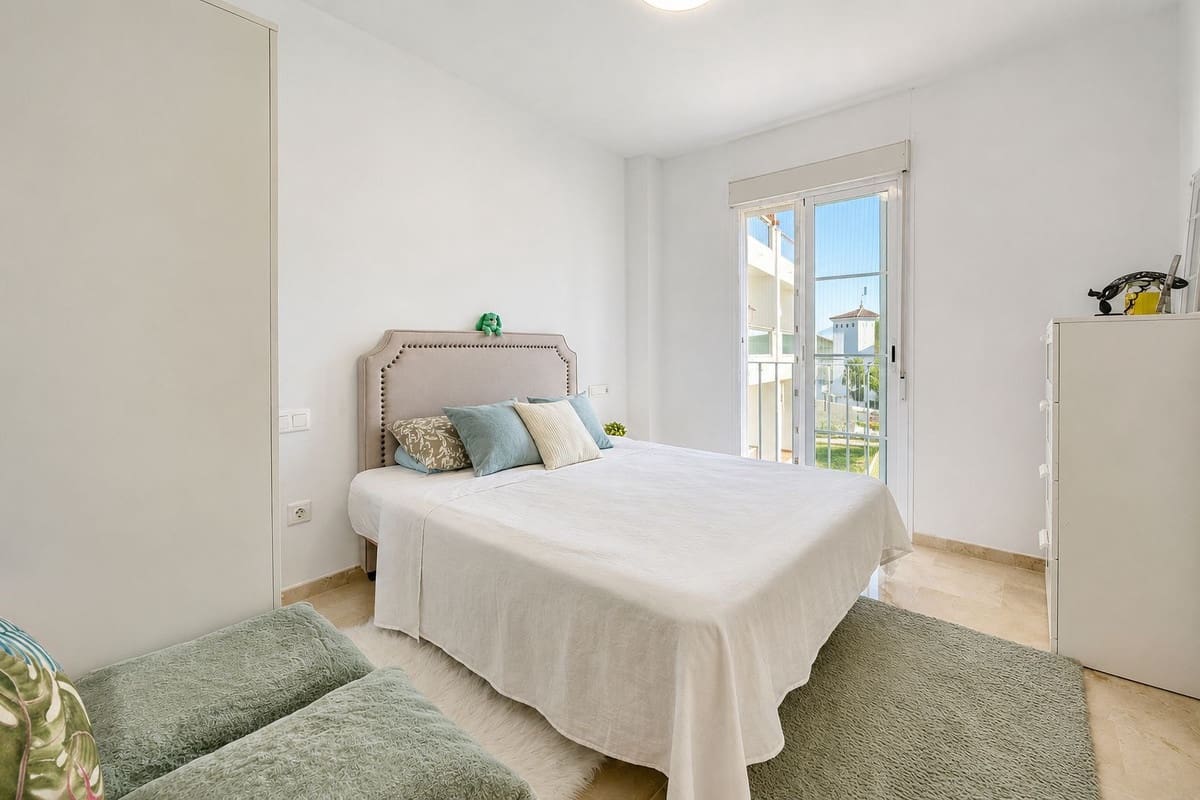 3 soverom Leilighet til salgs i La Duquesa / Puerto de la Duquesa med svømmebasseng - € 265 000 (Ref: 9944862)
