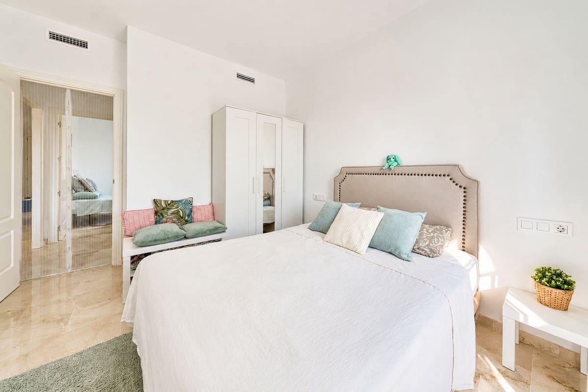 3 soverom Leilighet til salgs i La Duquesa / Puerto de la Duquesa med svømmebasseng - € 265 000 (Ref: 9944862)