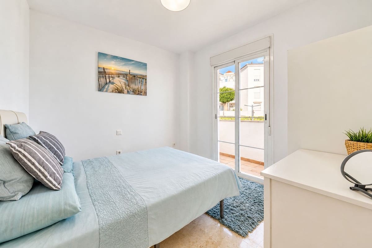3 soverom Leilighet til salgs i La Duquesa / Puerto de la Duquesa med svømmebasseng - € 265 000 (Ref: 9944862)