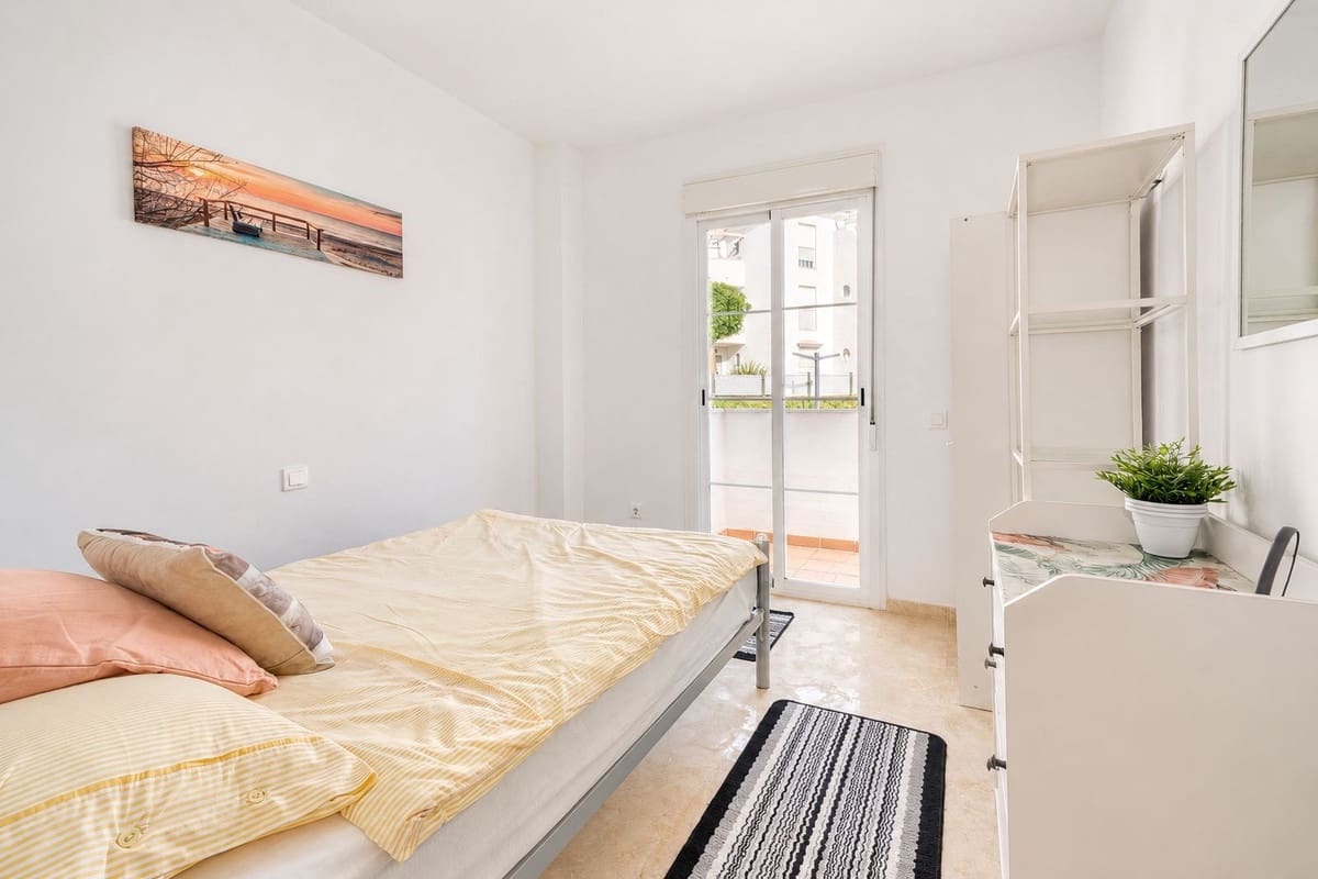 3 soverom Leilighet til salgs i La Duquesa / Puerto de la Duquesa med svømmebasseng - € 265 000 (Ref: 9944862)