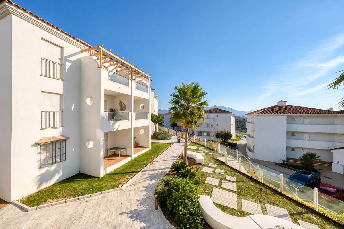 3 soverom Leilighet til salgs i La Duquesa / Puerto de la Duquesa med svømmebasseng - € 265 000 (Ref: 9944862)