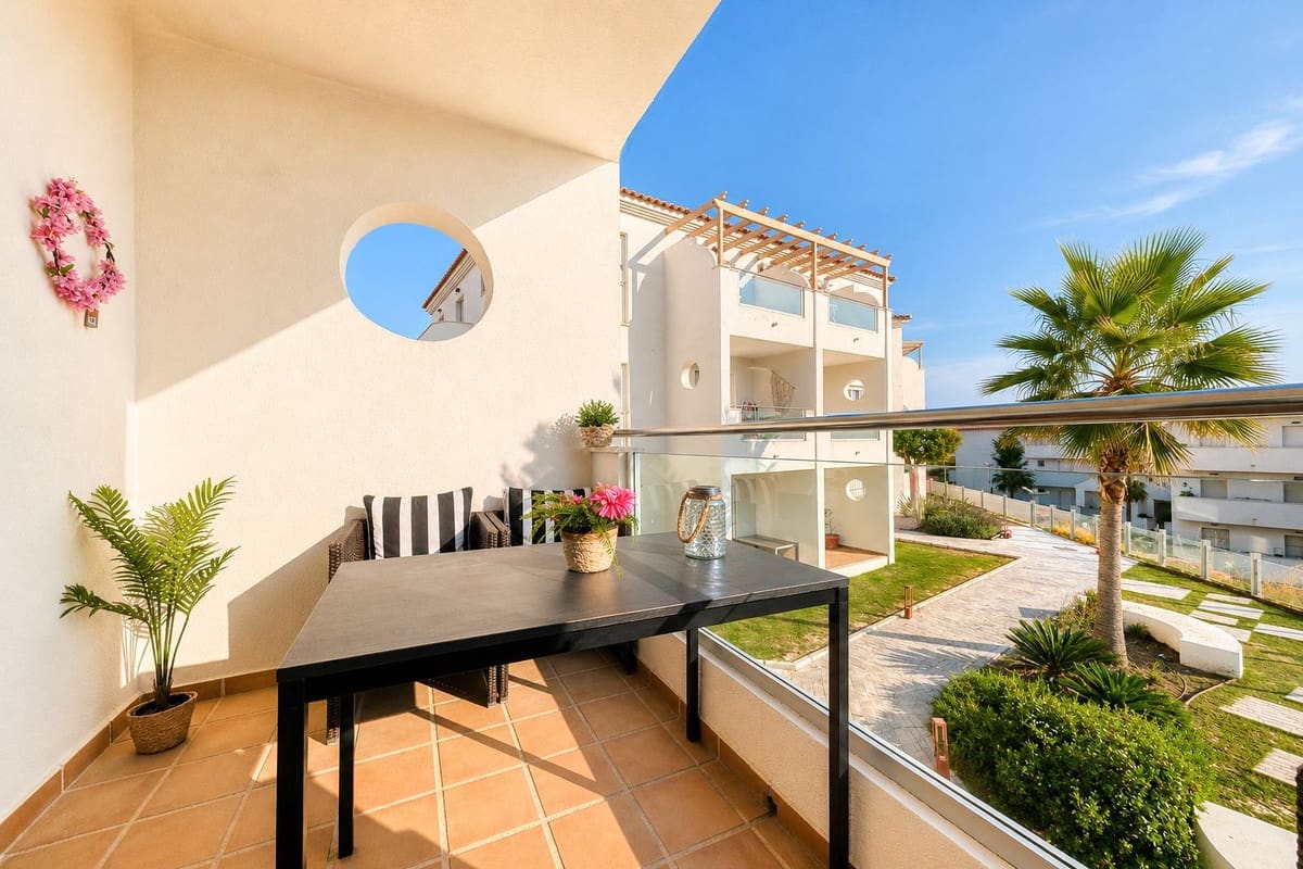 3 soverom Leilighet til salgs i La Duquesa / Puerto de la Duquesa med svømmebasseng - € 265 000 (Ref: 9944862)