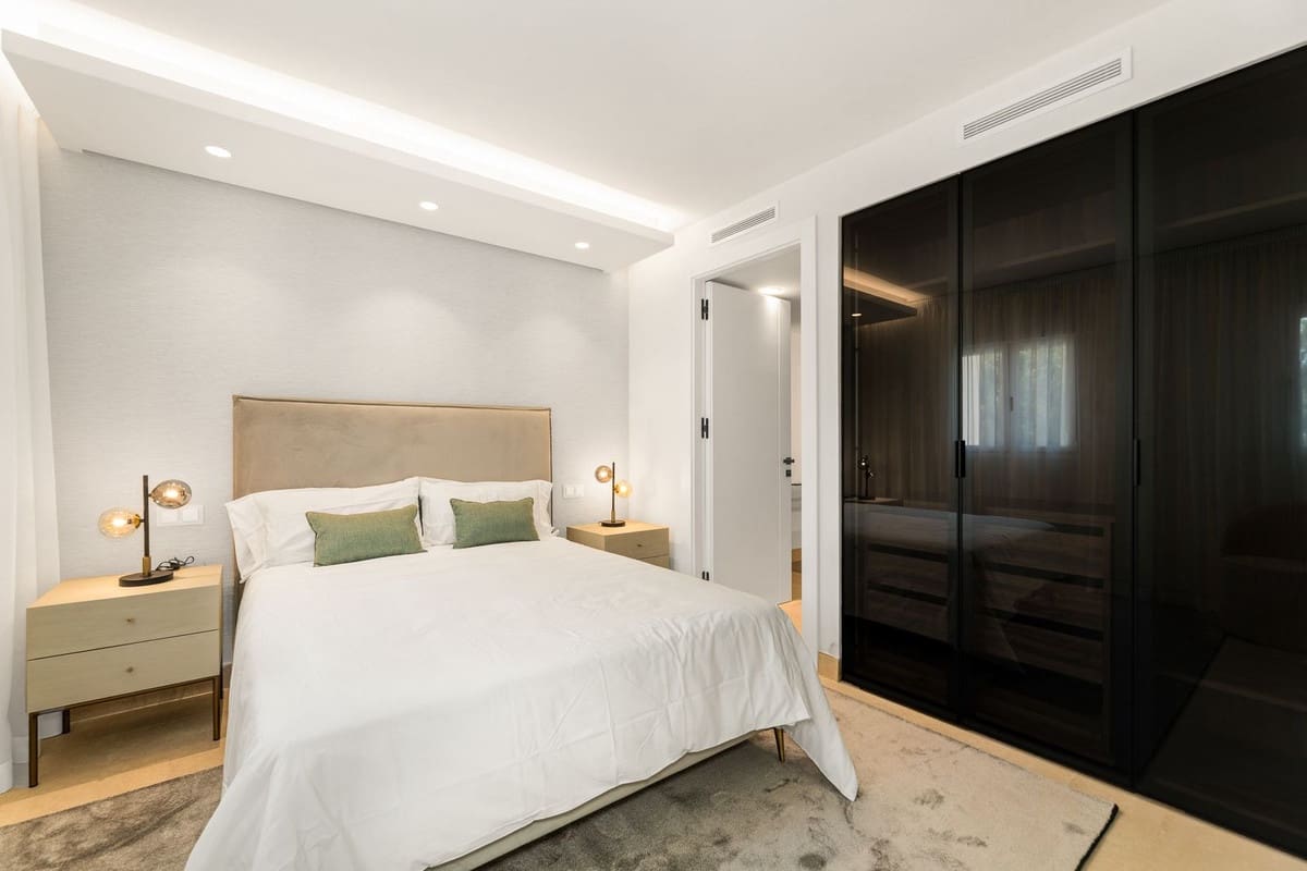 4 soverom Hus til salgs i New Golden Mile med svømmebasseng garasje - € 2 300 000 (Ref: 9950770)