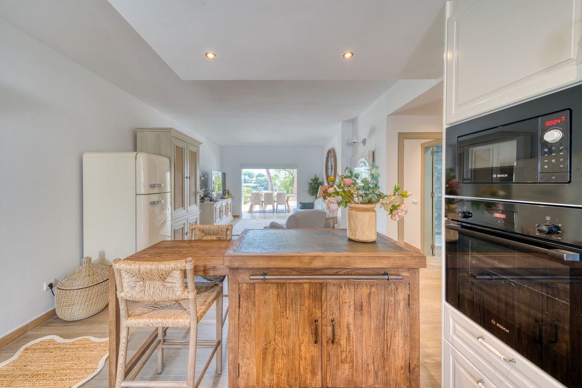 2 slaapkamer Appartement te koop in Aloha Golf met zwembad garage - € 695.000 (Ref: 9953375)