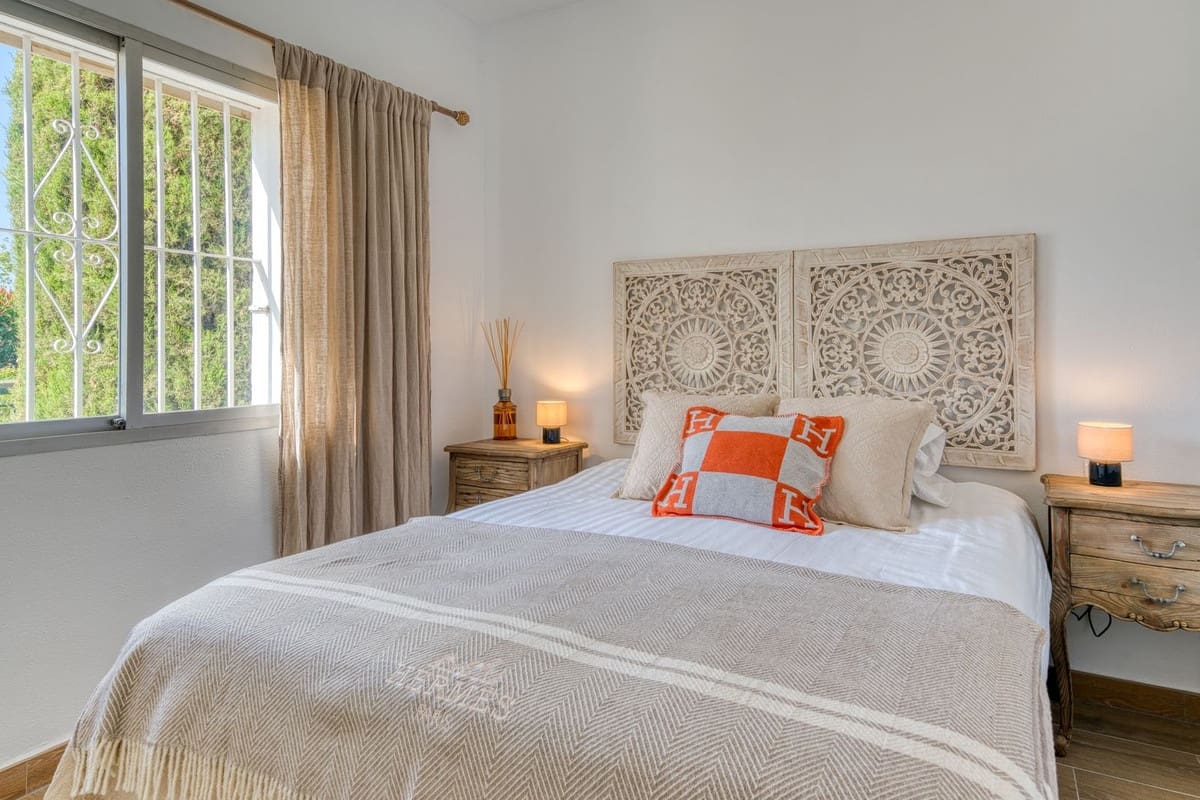 2 slaapkamer Appartement te koop in Aloha Golf met zwembad garage - € 695.000 (Ref: 9953375)