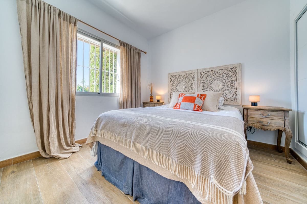 2 slaapkamer Appartement te koop in Aloha Golf met zwembad garage - € 695.000 (Ref: 9953375)