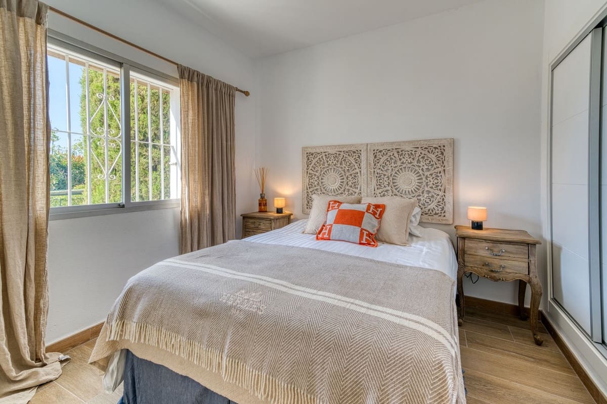 2 slaapkamer Appartement te koop in Aloha Golf met zwembad garage - € 695.000 (Ref: 9953375)