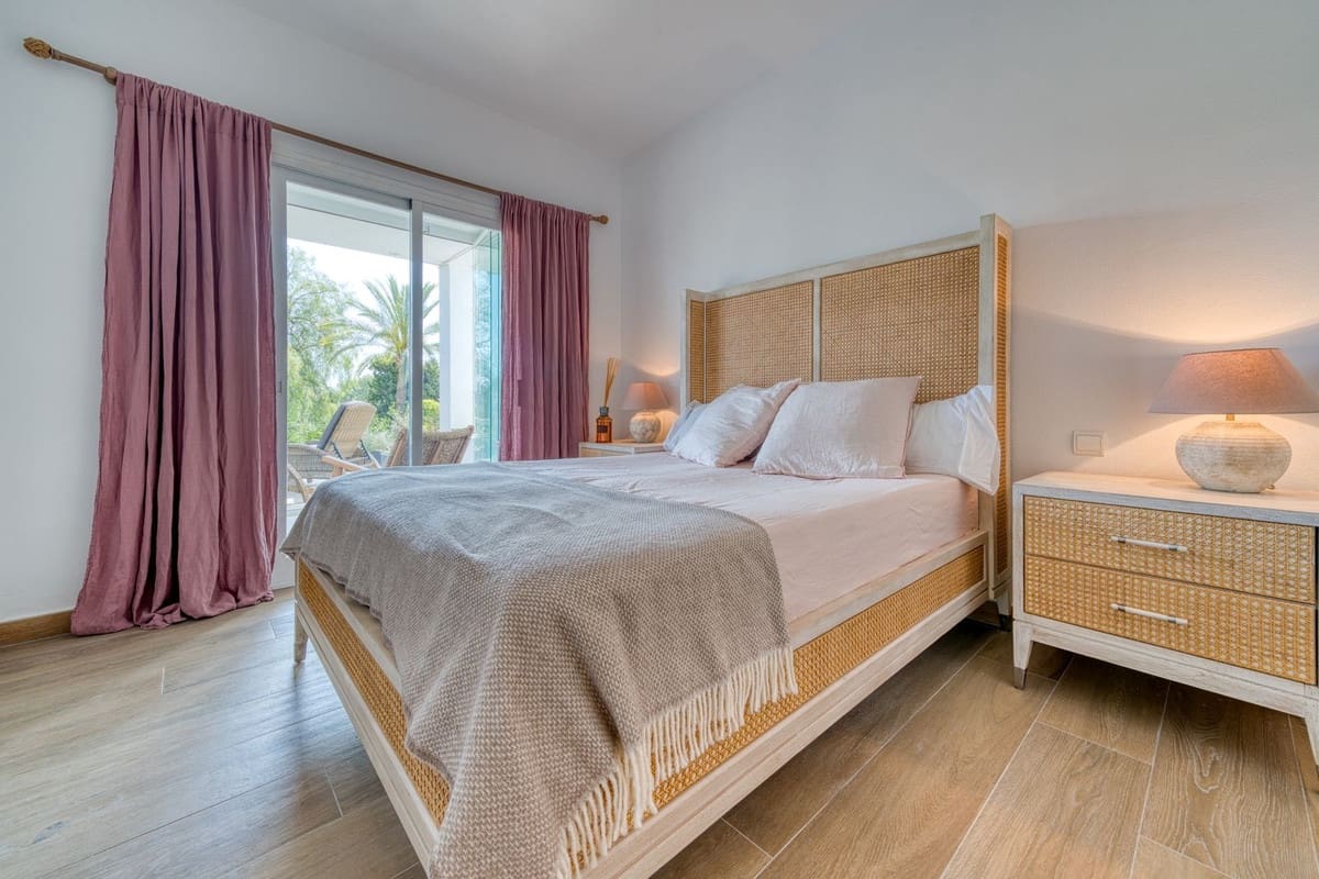 2 slaapkamer Appartement te koop in Aloha Golf met zwembad garage - € 695.000 (Ref: 9953375)