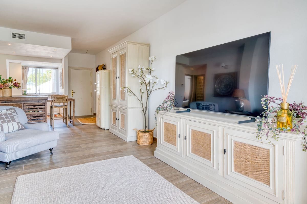 2 slaapkamer Appartement te koop in Aloha Golf met zwembad garage - € 695.000 (Ref: 9953375)