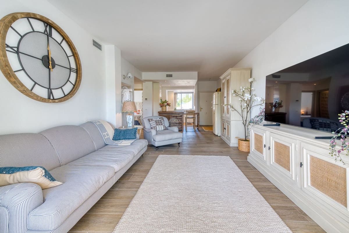 2 slaapkamer Appartement te koop in Aloha Golf met zwembad garage - € 695.000 (Ref: 9953375)