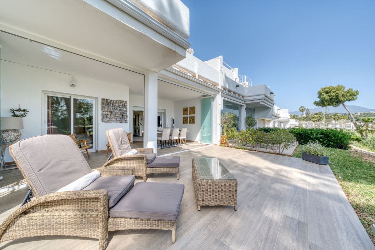 2 slaapkamer Appartement te koop in Aloha Golf met zwembad garage - € 695.000 (Ref: 9953375)