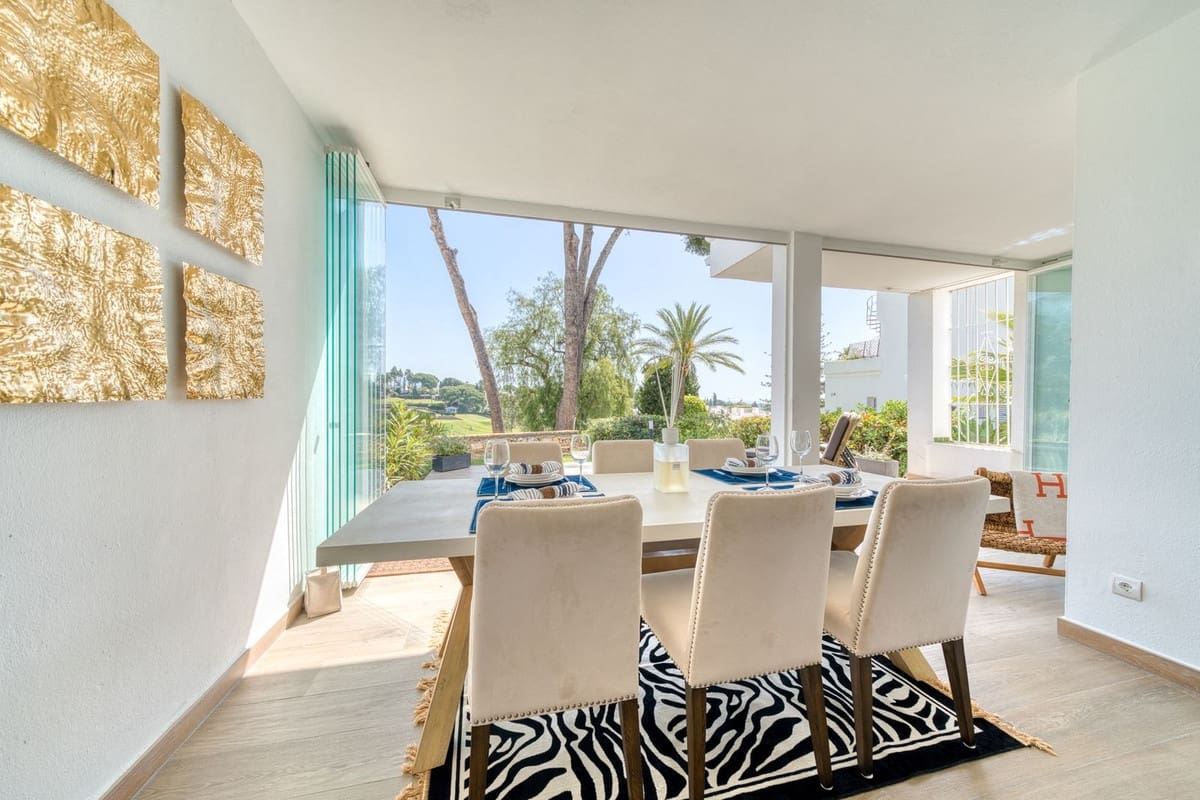 2 slaapkamer Appartement te koop in Aloha Golf met zwembad garage - € 695.000 (Ref: 9953375)