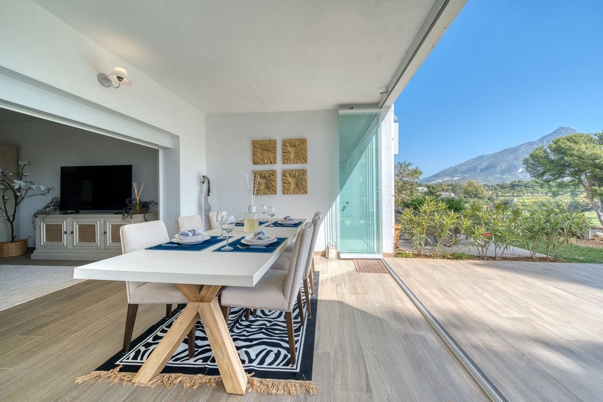 2 slaapkamer Appartement te koop in Aloha Golf met zwembad garage - € 695.000 (Ref: 9953375)