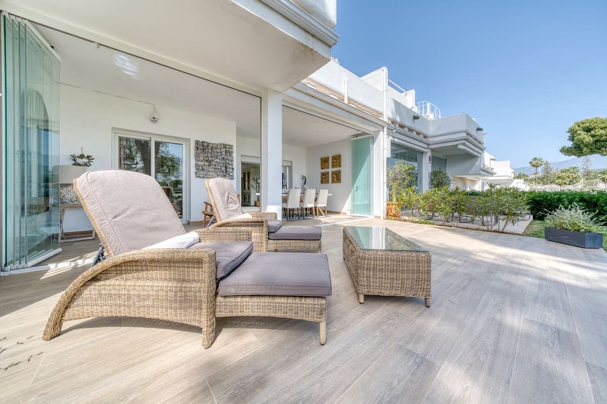 2 slaapkamer Appartement te koop in Aloha Golf met zwembad garage - € 695.000 (Ref: 9953375)