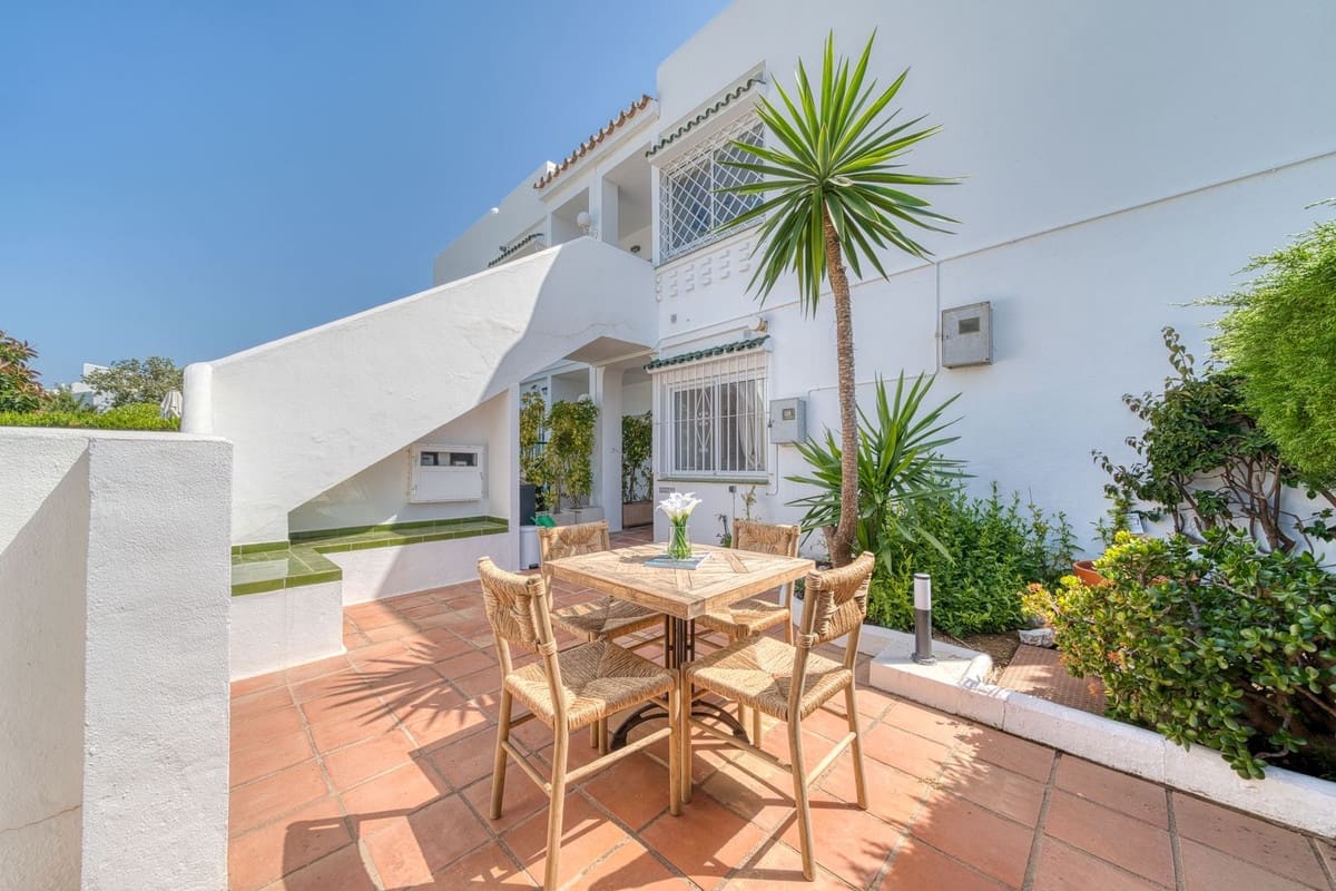 2 slaapkamer Appartement te koop in Aloha Golf met zwembad garage - € 695.000 (Ref: 9953375)