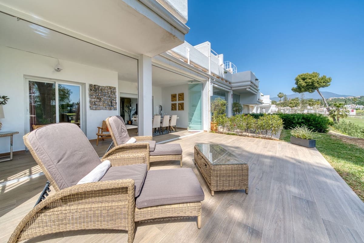 2 slaapkamer Appartement te koop in Aloha Golf met zwembad garage - € 695.000 (Ref: 9953375)