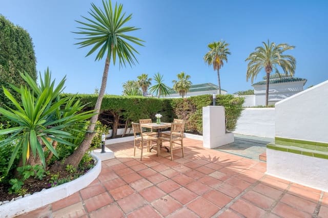 2 makuuhuone Huoneisto myytävänä paikassa Aloha Golf, Marbella mukana uima-altaan 
autotalli - 695 000 € (Ref: 9953375)
