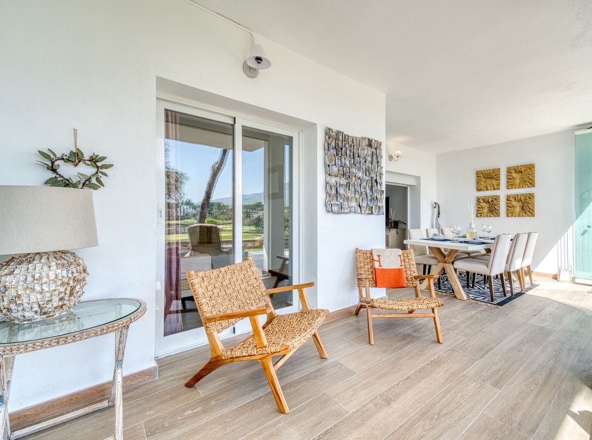 2 slaapkamer Appartement te koop in Aloha Golf met zwembad garage - € 695.000 (Ref: 9953375)