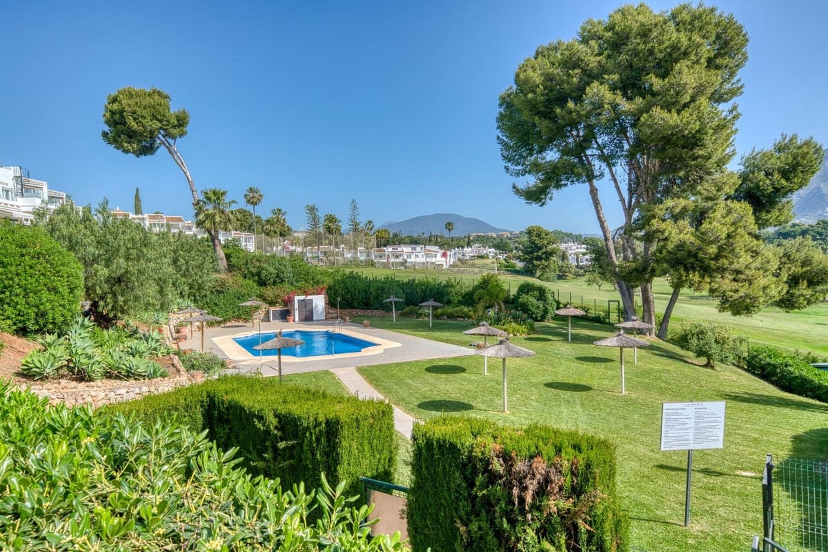 2 slaapkamer Appartement te koop in Aloha Golf met zwembad garage - € 695.000 (Ref: 9953375)