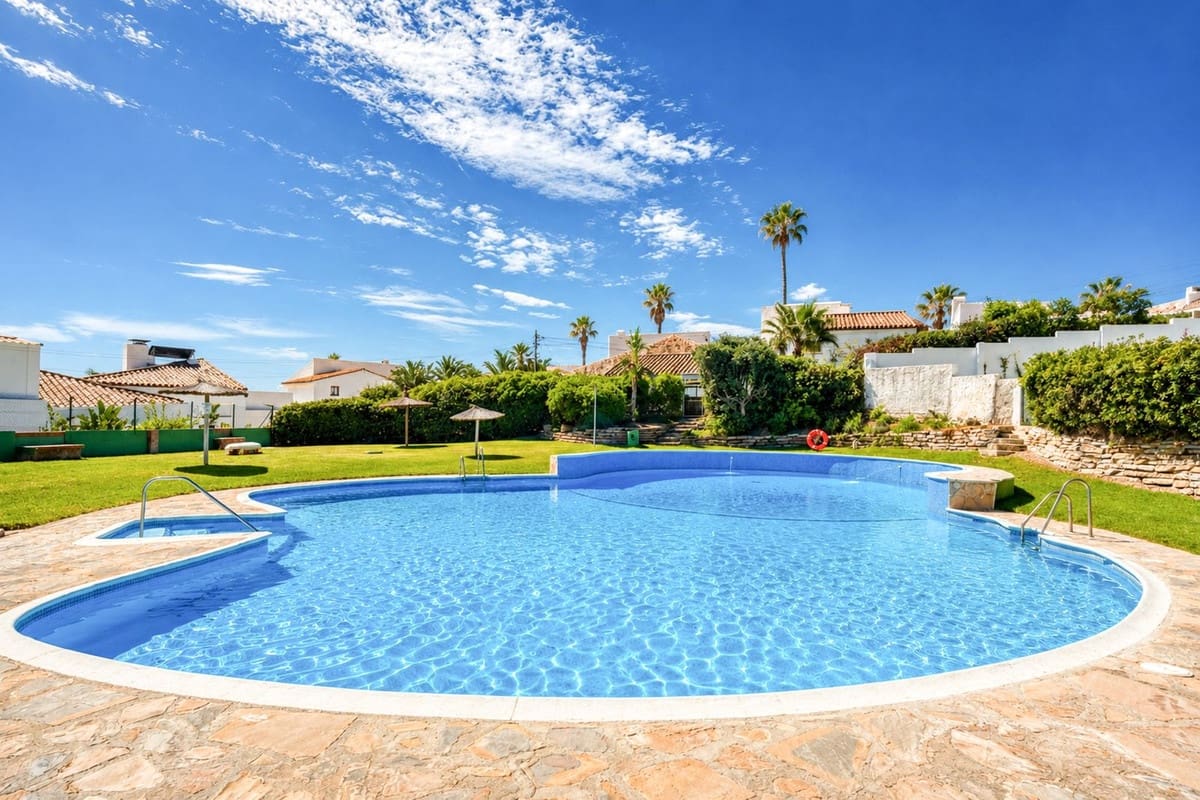 2 Zimmer Haus zu verkaufen in Estepona mit Pool Garage - 499.000 € (Ref: 9956555)