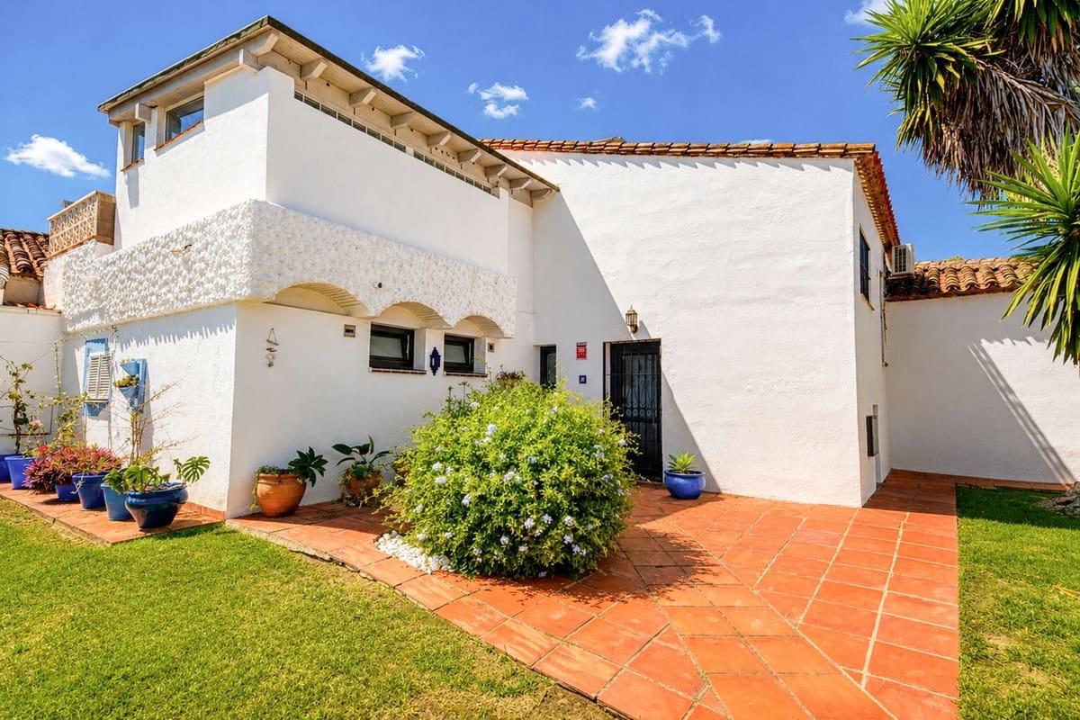 2 Zimmer Haus zu verkaufen in Estepona mit Pool Garage - 499.000 € (Ref: 9956555)