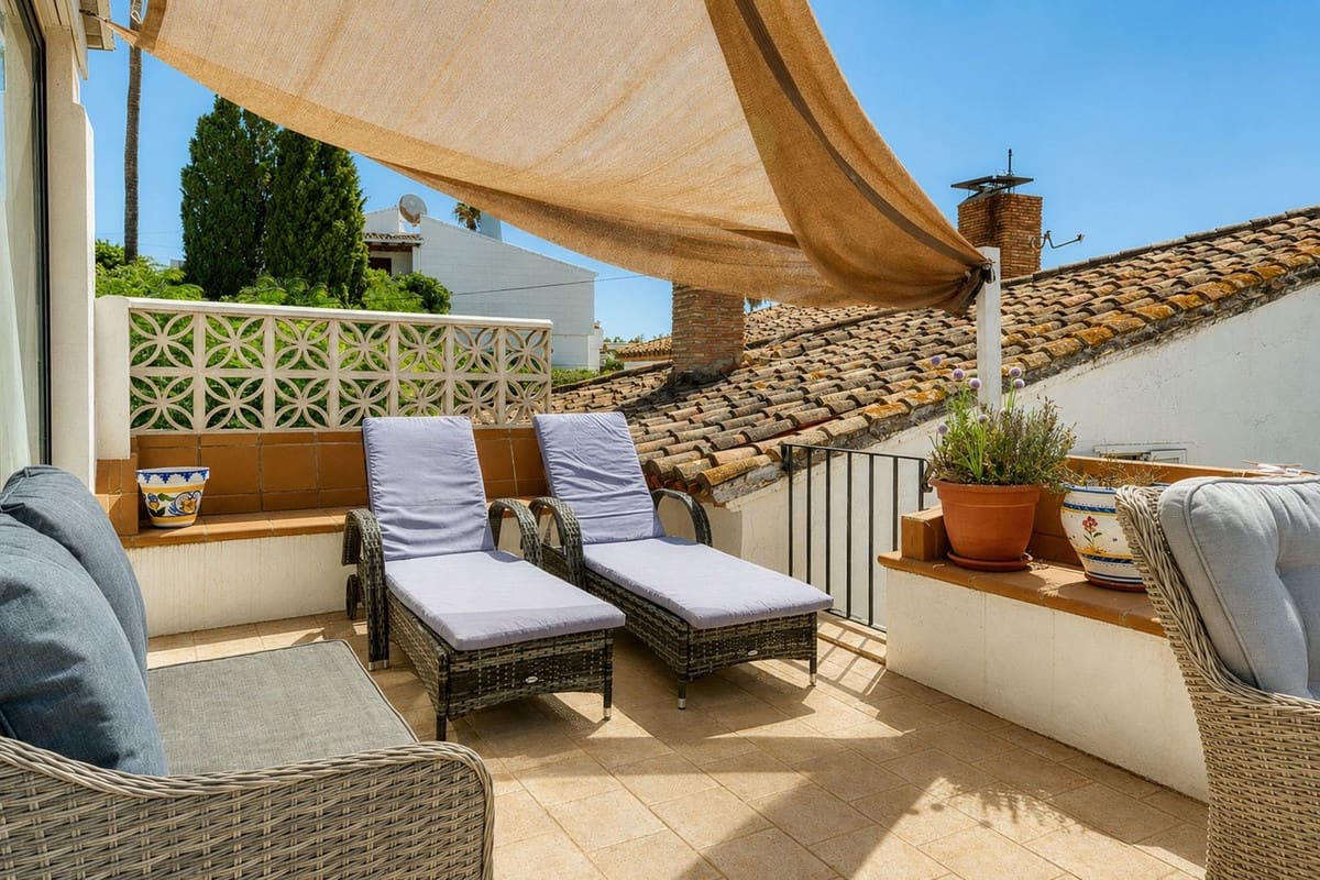 2 Zimmer Haus zu verkaufen in Estepona mit Pool Garage - 499.000 € (Ref: 9956555)