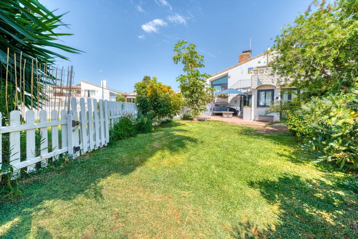 2 Zimmer Haus zu verkaufen in Estepona mit Pool Garage - 499.000 € (Ref: 9956555)