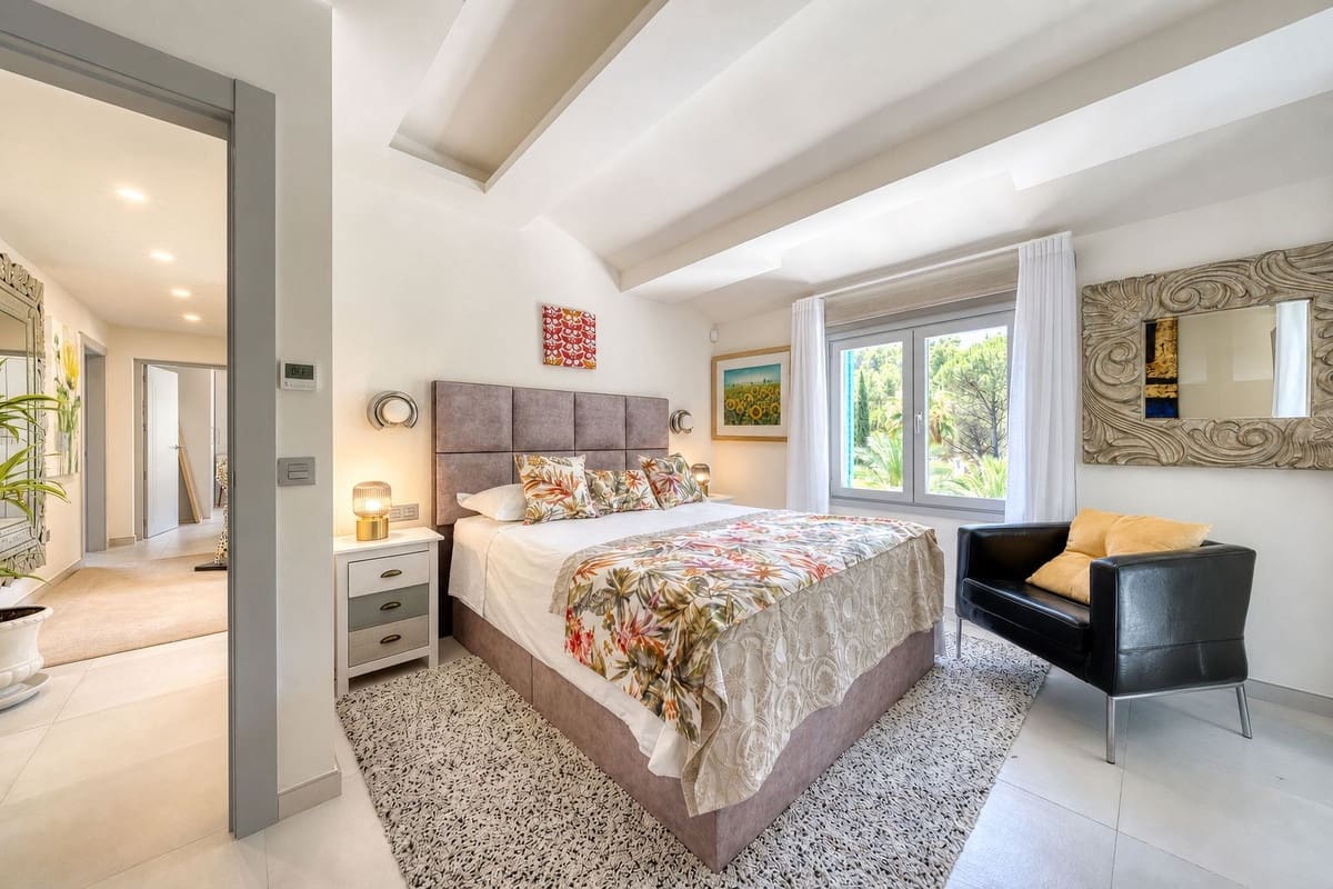 5 bedroom Villa for sale in El Madronal with pool garage - € 2,995,000 (Ref: 9969084)
