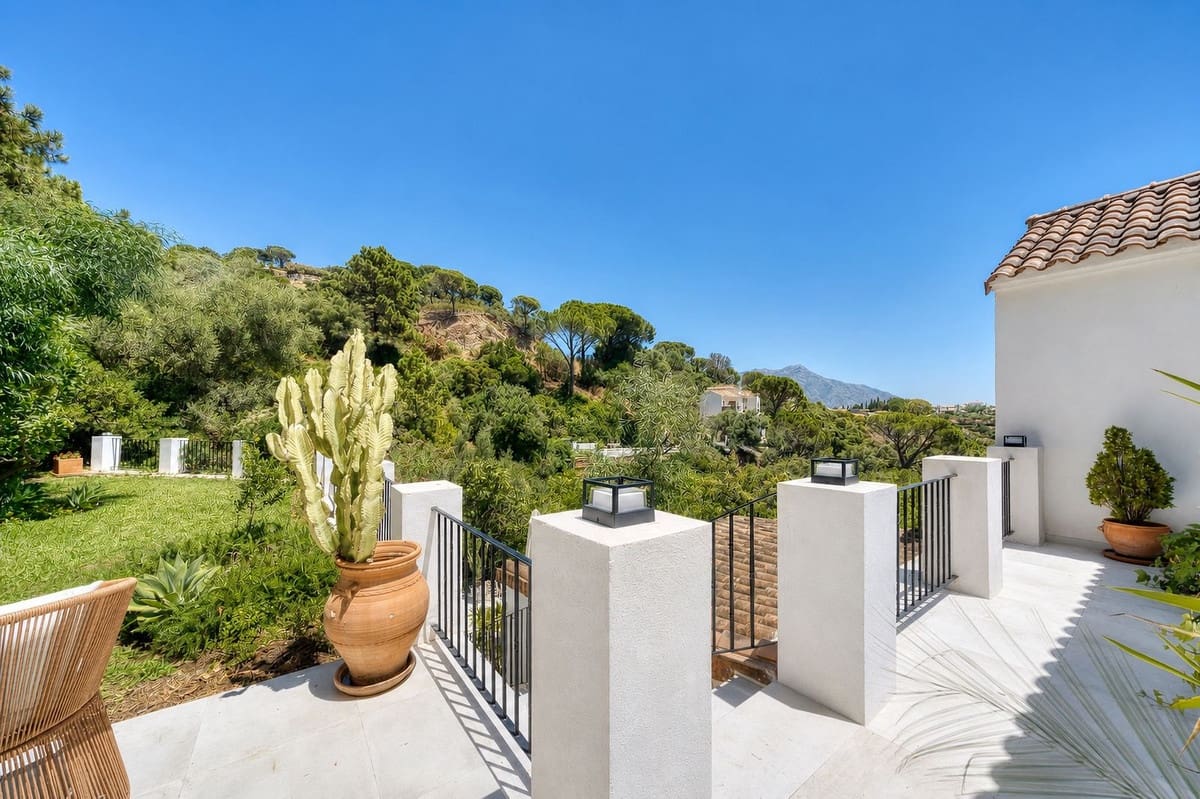 5 bedroom Villa for sale in El Madronal with pool garage - € 2,995,000 (Ref: 9969084)