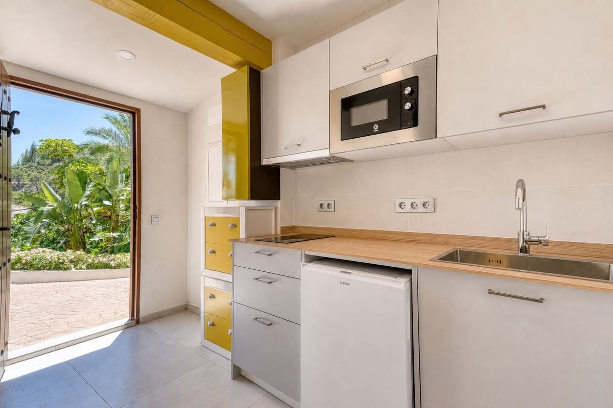 5 bedroom Villa for sale in El Madronal with pool garage - € 2,995,000 (Ref: 9969084)