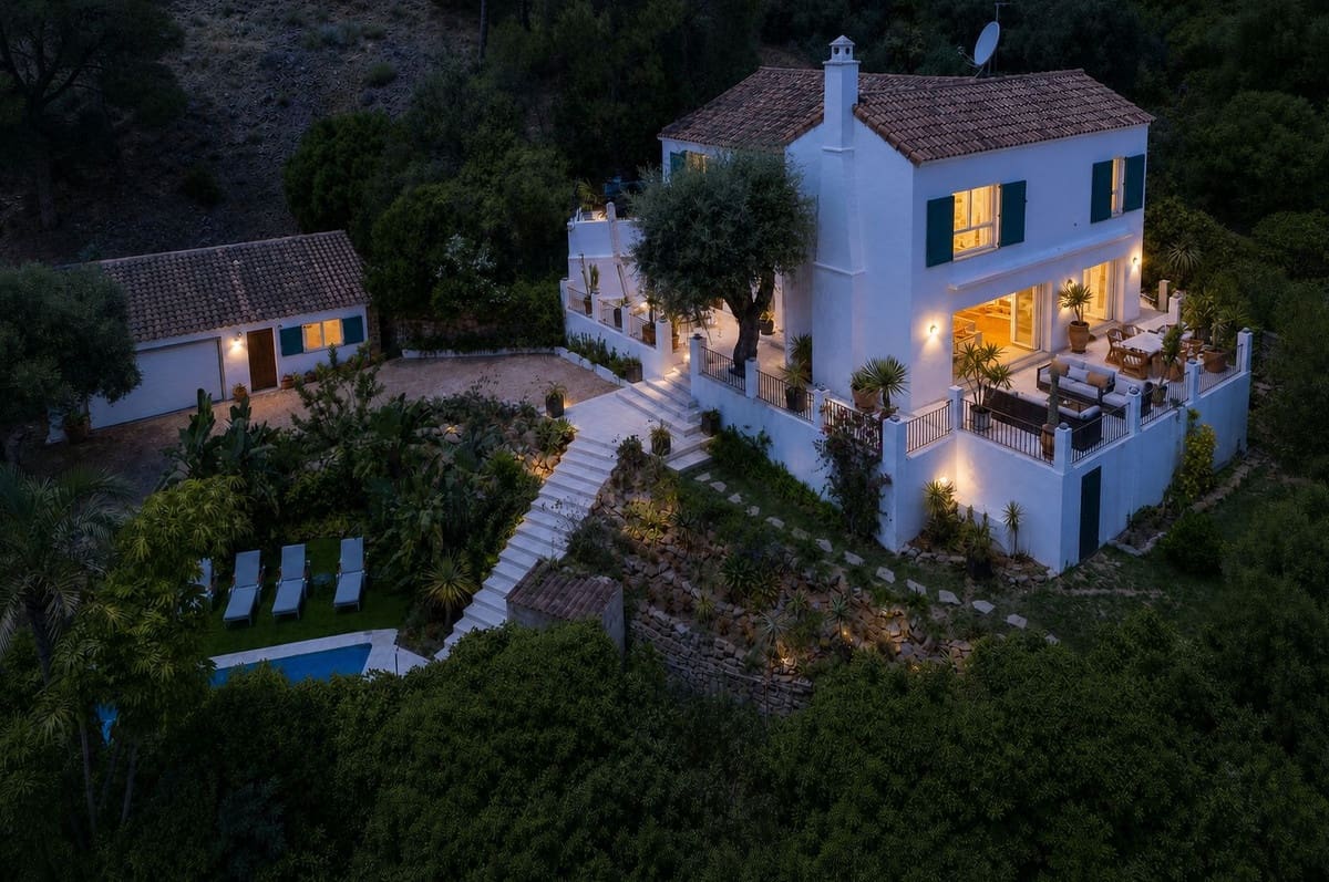 5 bedroom Villa for sale in El Madronal with pool garage - € 2,995,000 (Ref: 9969084)