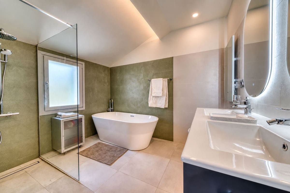 5 bedroom Villa for sale in El Madronal with pool garage - € 2,995,000 (Ref: 9969084)