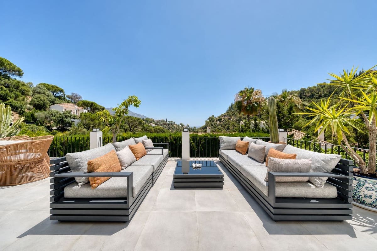 5 bedroom Villa for sale in El Madronal with pool garage - € 2,995,000 (Ref: 9969084)