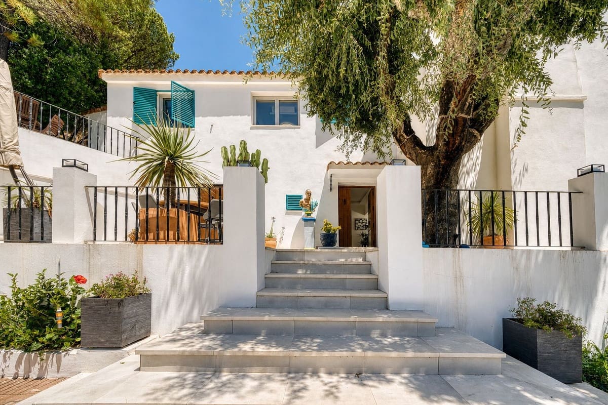 5 bedroom Villa for sale in El Madronal with pool garage - € 2,995,000 (Ref: 9969084)