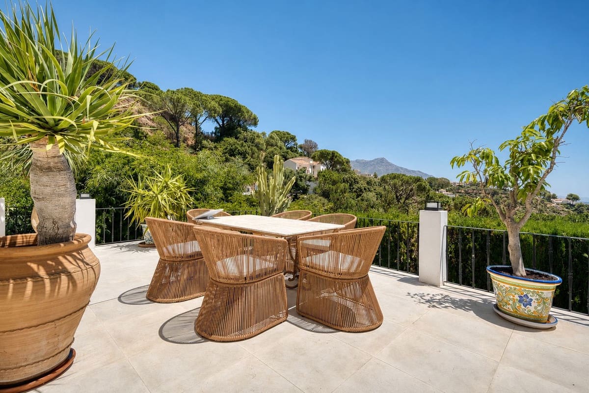 5 bedroom Villa for sale in El Madronal with pool garage - € 2,995,000 (Ref: 9969084)