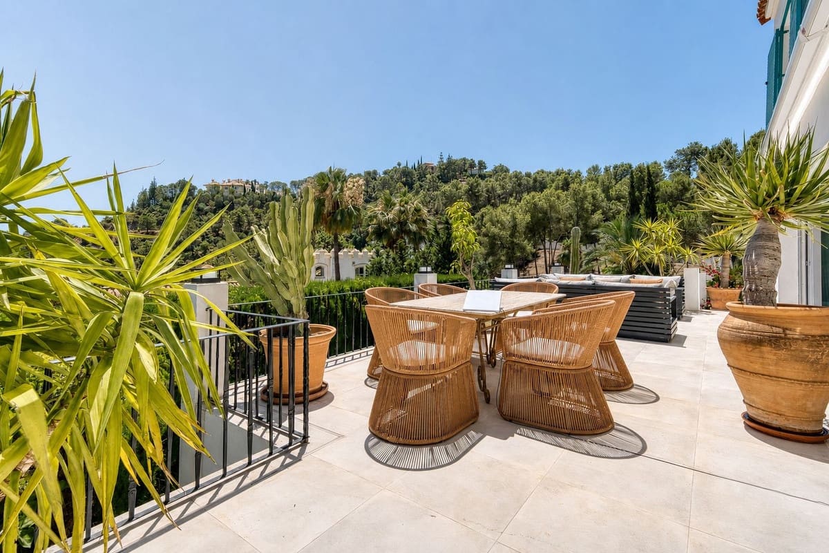 5 bedroom Villa for sale in El Madronal with pool garage - € 2,995,000 (Ref: 9969084)
