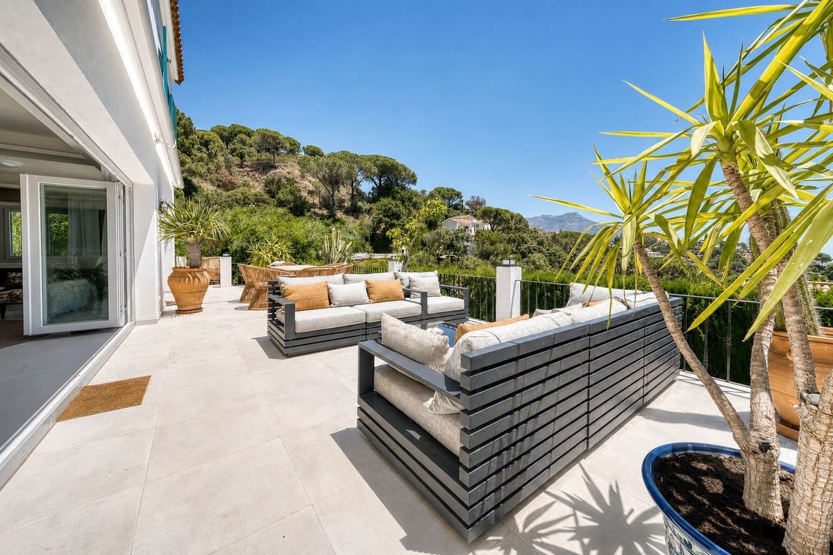 5 bedroom Villa for sale in El Madronal with pool garage - € 2,995,000 (Ref: 9969084)