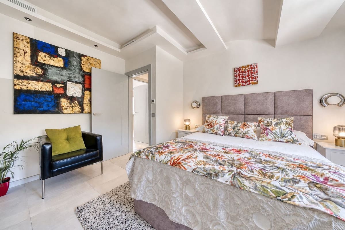 5 bedroom Villa for sale in El Madronal with pool garage - € 2,995,000 (Ref: 9969084)