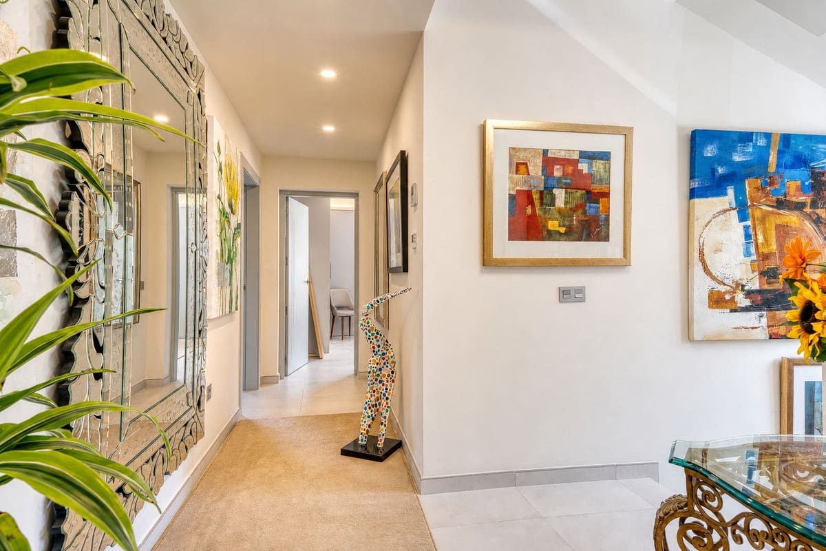 5 bedroom Villa for sale in El Madronal with pool garage - € 2,995,000 (Ref: 9969084)