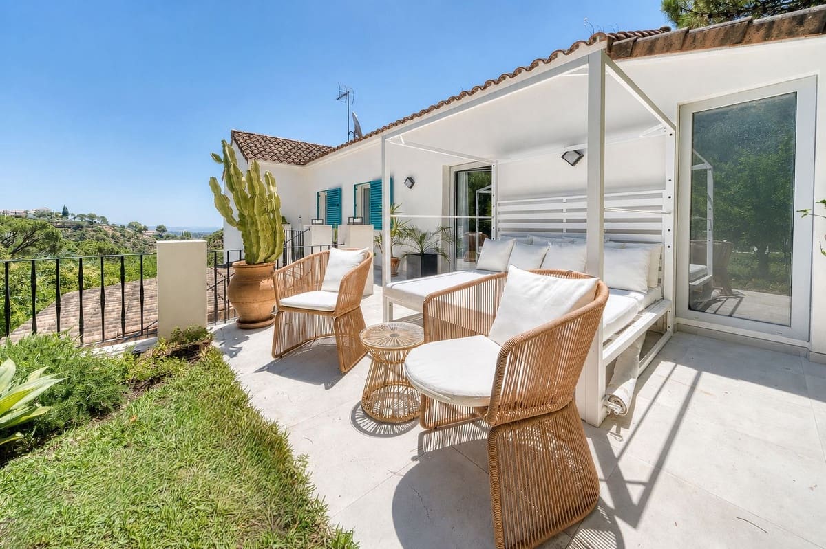 5 bedroom Villa for sale in El Madronal with pool garage - € 2,995,000 (Ref: 9969084)