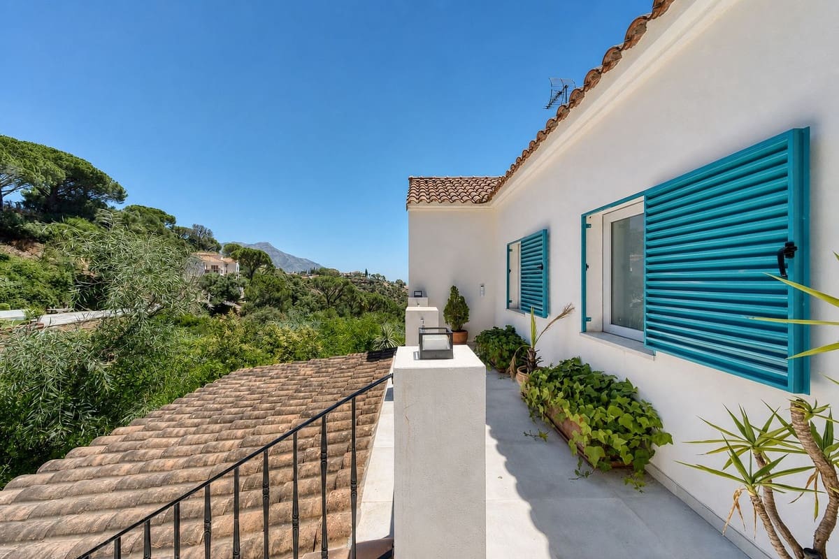 5 bedroom Villa for sale in El Madronal with pool garage - € 2,995,000 (Ref: 9969084)