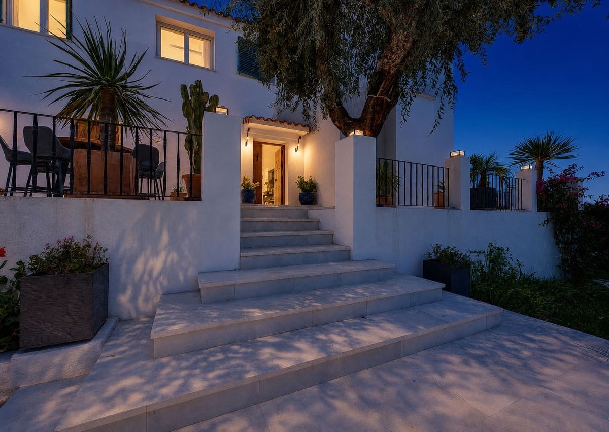 5 bedroom Villa for sale in El Madronal with pool garage - € 2,995,000 (Ref: 9969084)