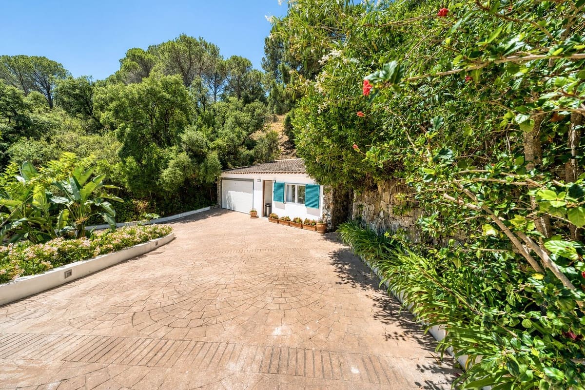 5 bedroom Villa for sale in El Madronal with pool garage - € 2,995,000 (Ref: 9969084)
