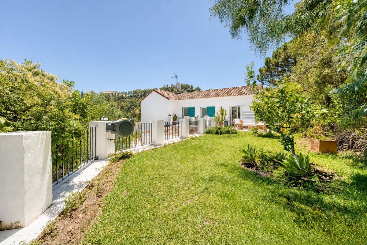 5 bedroom Villa for sale in El Madronal with pool garage - € 2,995,000 (Ref: 9969084)